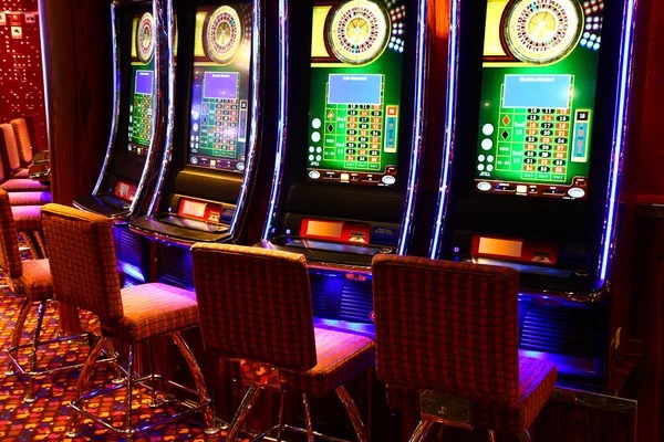 Red Tiger slot game interface on cuanbet88 showing stake controls and spin button